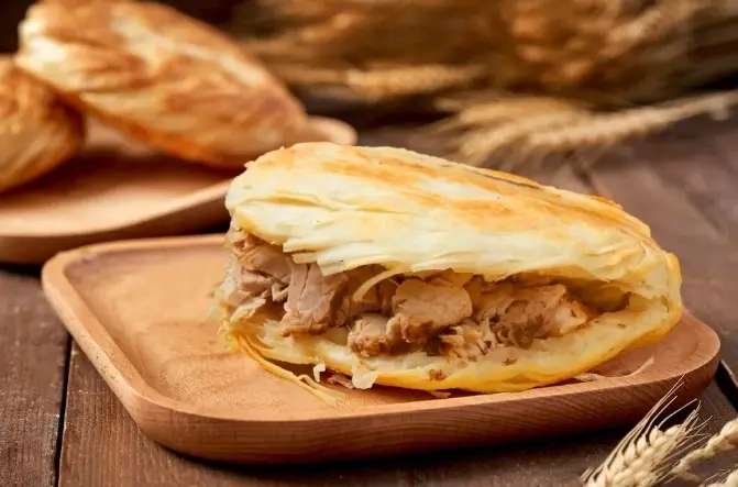 Why is Tongguan Roujiamo famous at home and abroad?