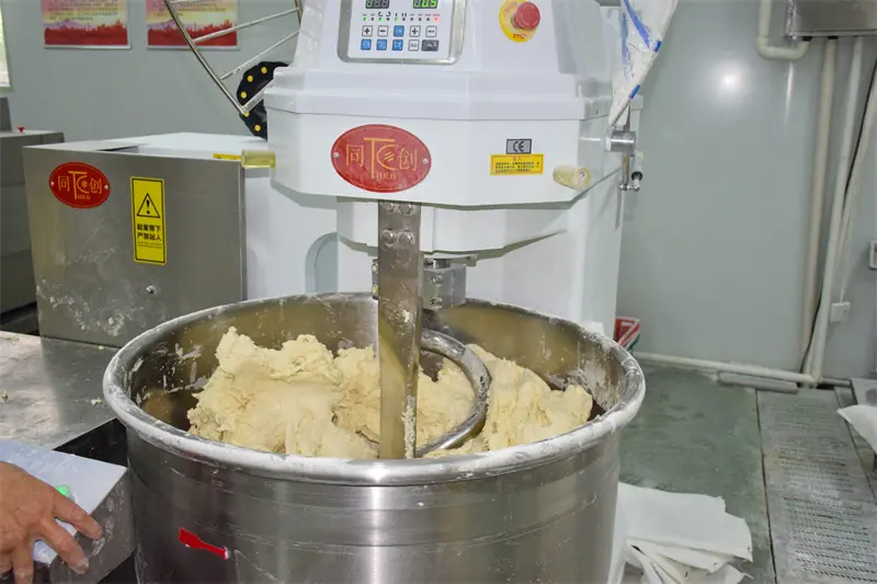 knead dough0236k