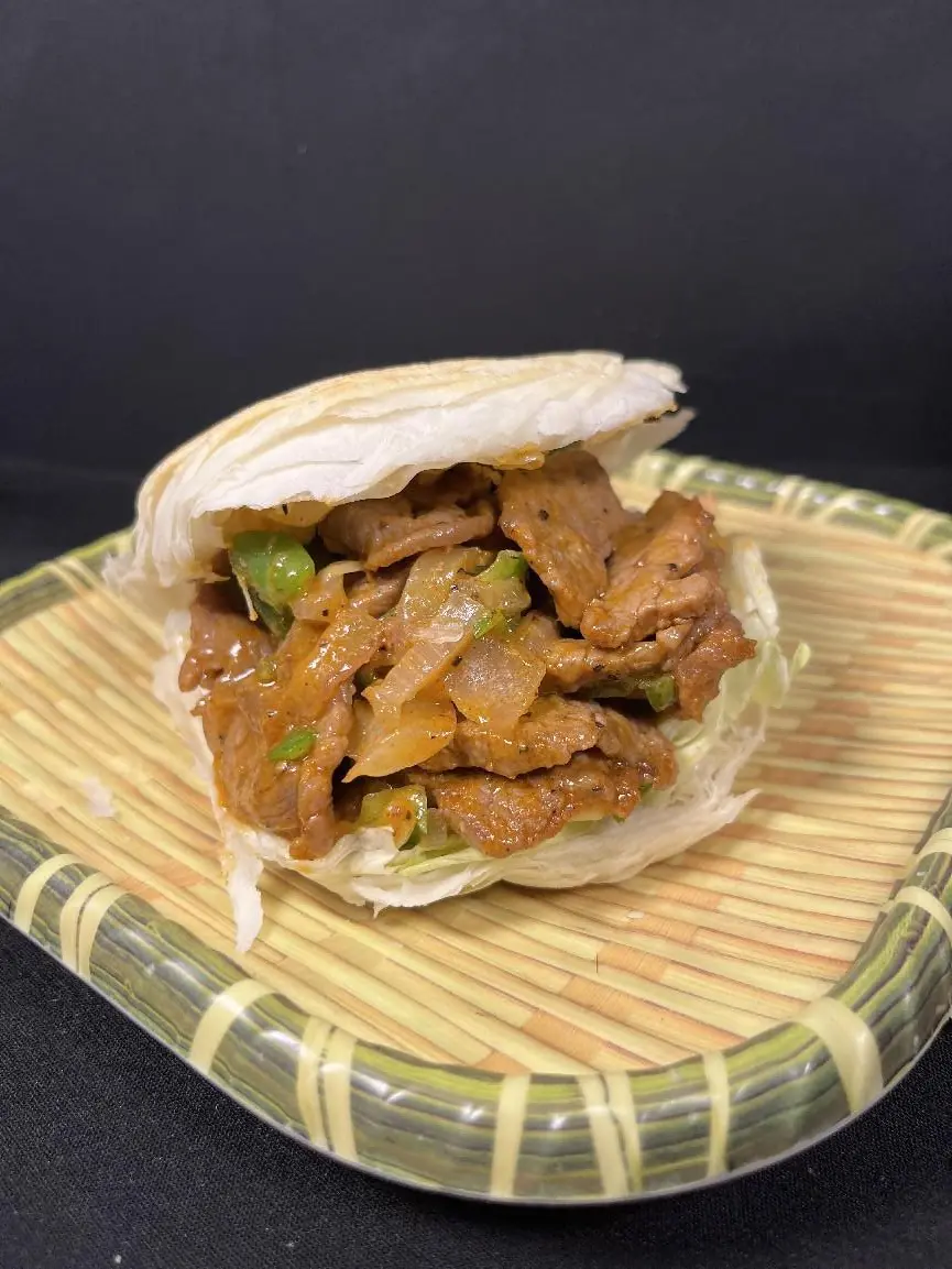 How should Tongguan Roujiamo cope with overseas taste differences?